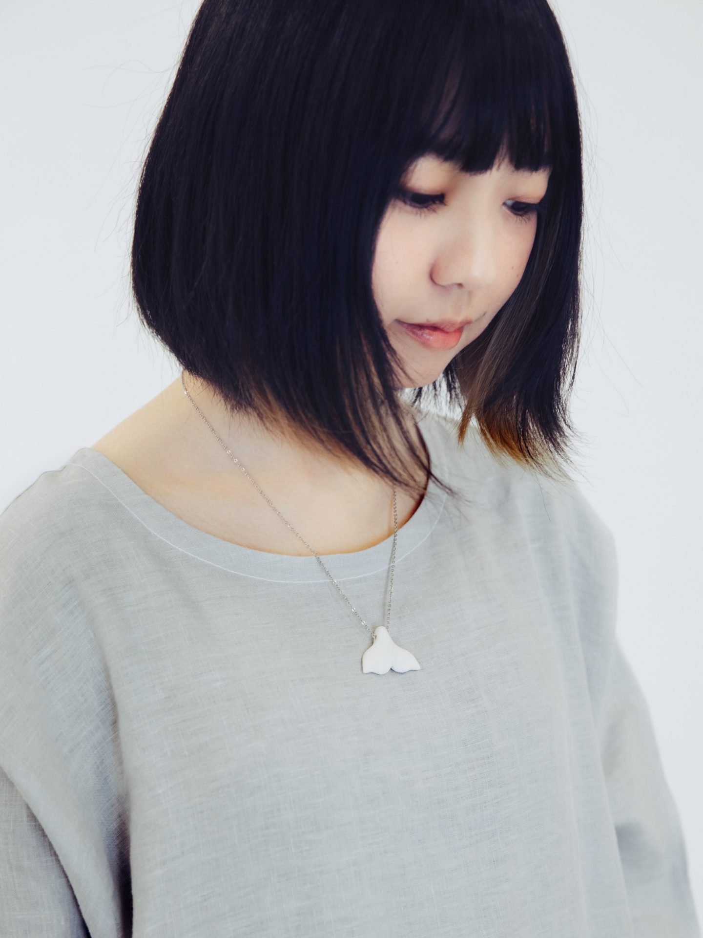 Whale fluke necklace - white (short)
